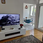 Tony Close To Everything * 斯普利特