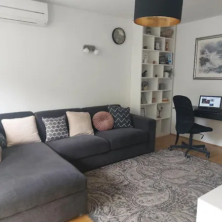 Tony Close To Everything Split