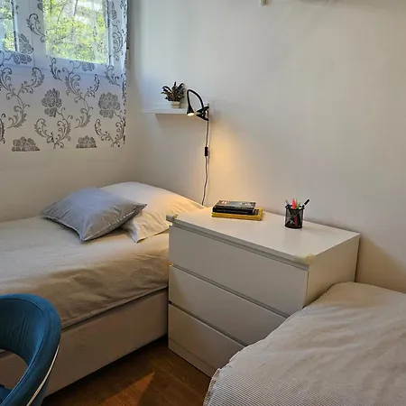 Tony Close To Everything Apartman