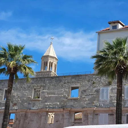 Tony Close To Everything Split