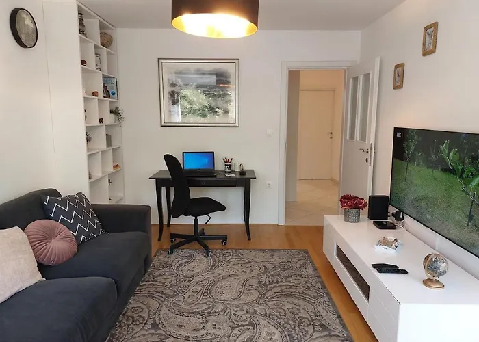 Tony Close To Everything Split