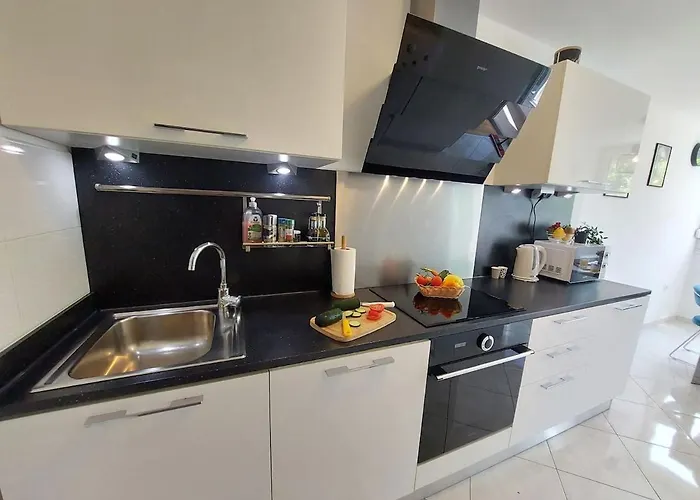 Tony Close To Everything * Split