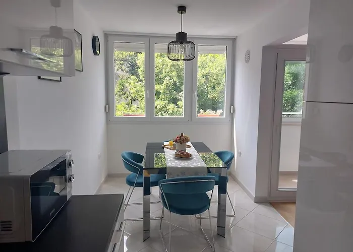 Tony Close To Everything Apartman