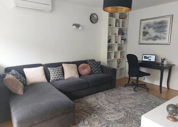 Tony Close To Everything Split