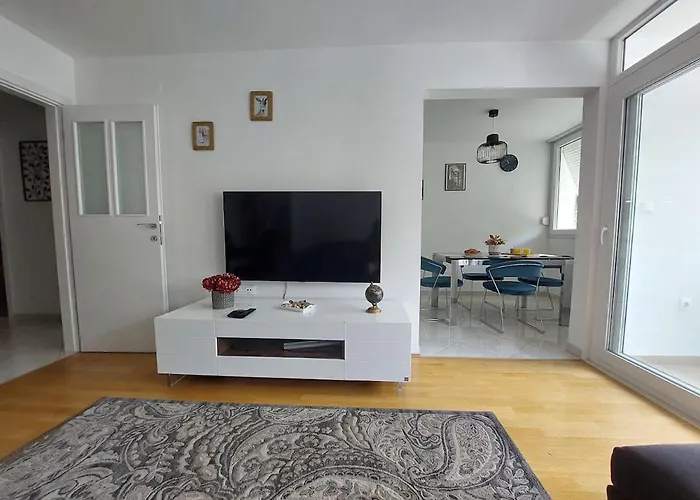 Tony Close To Everything Apartman *