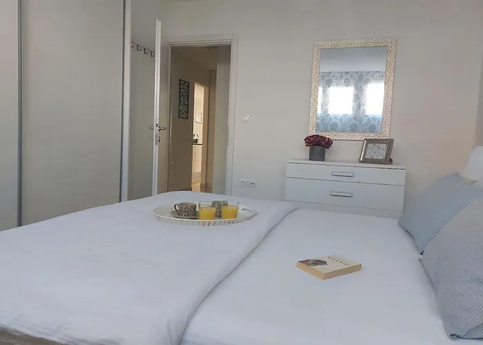 Tony Close To Everything Split