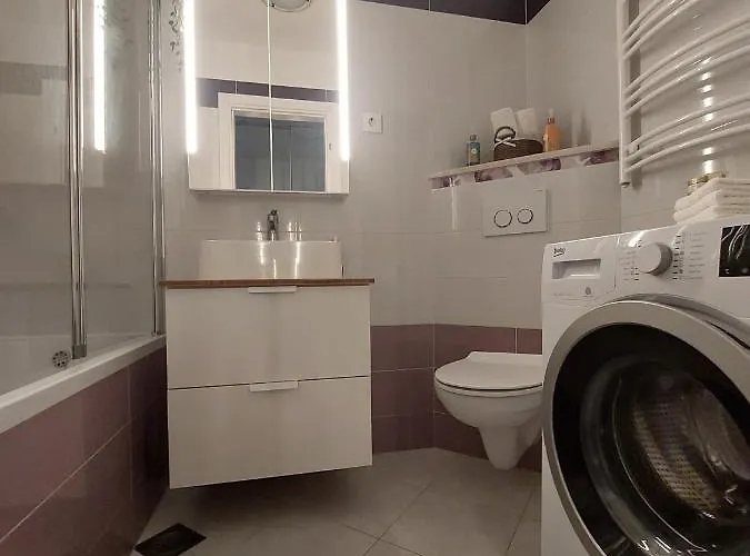 Tony Close To Everything Apartman