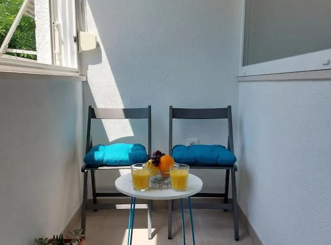 Tony Close To Everything Apartman *