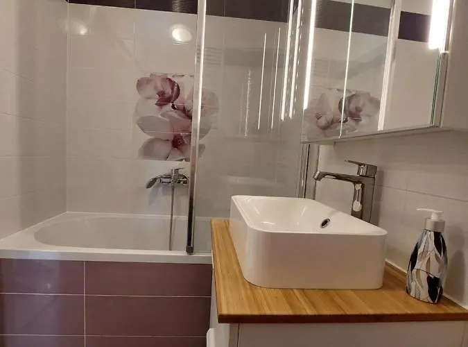 Tony Close To Everything Apartman