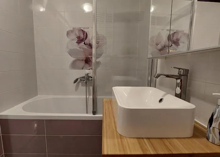 Tony Close To Everything Apartman *