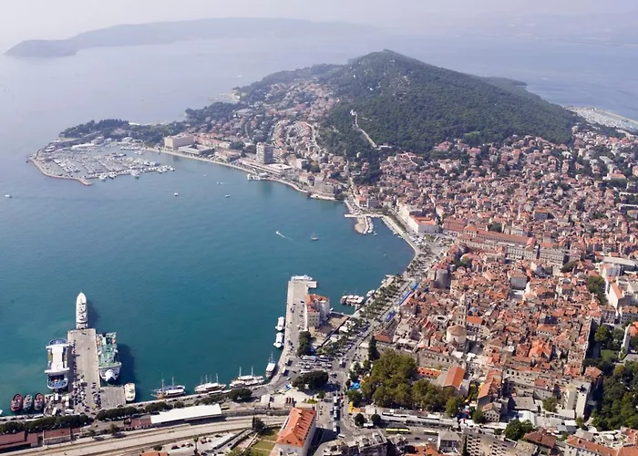 Tony Close To Everything Apartman