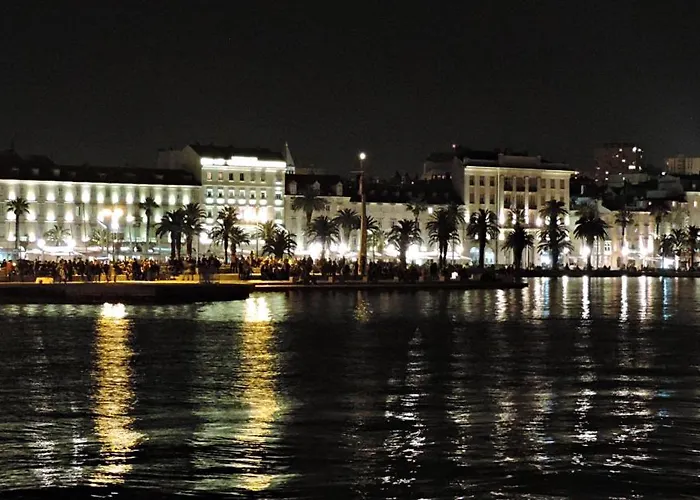 Tony Close To Everything Apartman