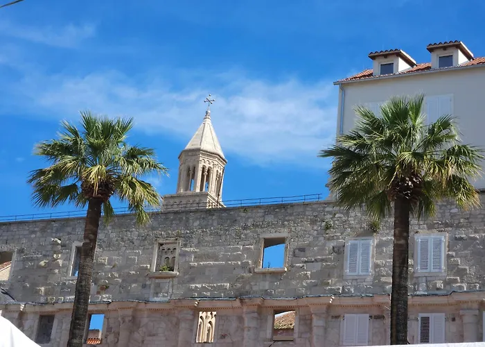 Tony Close To Everything Сплит